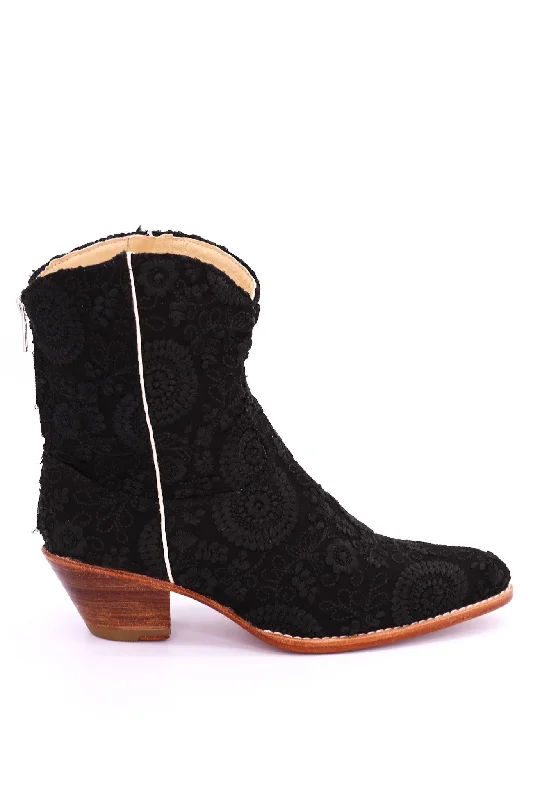 Find Your Unique Flair BLACK EMBROIDERED BOOTIES JAUNE